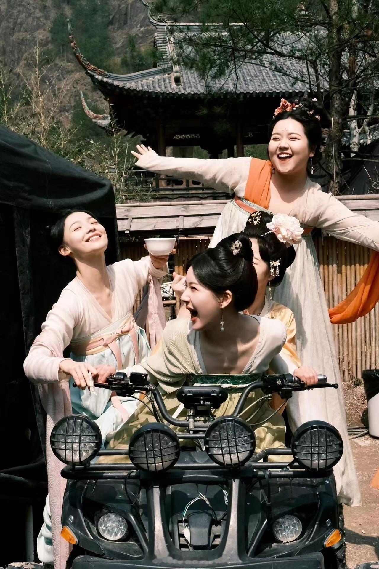 #珠帘玉幕 群像# 尚新月的分享真的满足了我们观众，感觉珠帘玉幕剧组的氛围真的很
