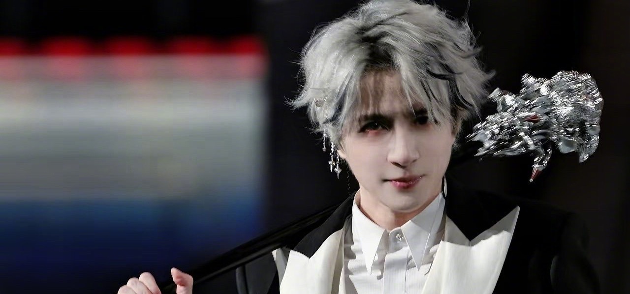 薛之谦薛之谦演唱会卷上天了薛之谦演唱会已经卷到外太空了吗 太原站无人机秀杀疯了，