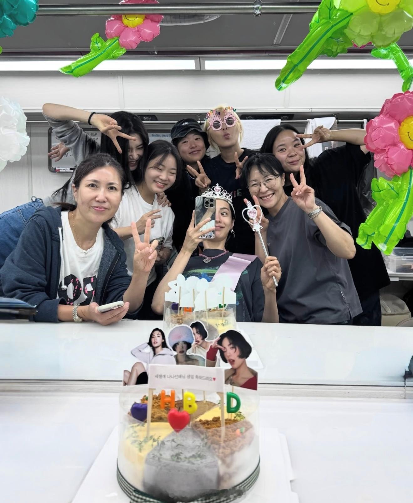 林珍娜 林珍娜 nana女明星上班vs下班nana是处女座的过生日咯 ​​​