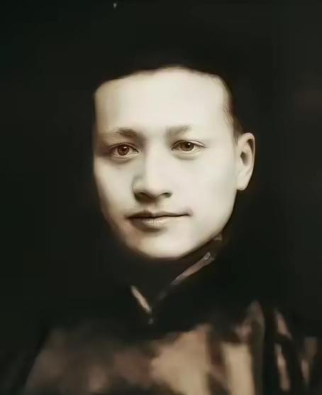 军统特工张金宝在暗杀了多个汉奸后被捕，汪伪76号特务队长吴四宝对他说：“张哥，你