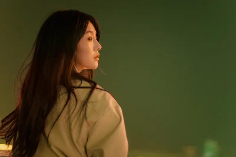 长久以来，为了追求舞台效果和收视率，节目组与歌手往往默认了这种"先斩后奏"的操作