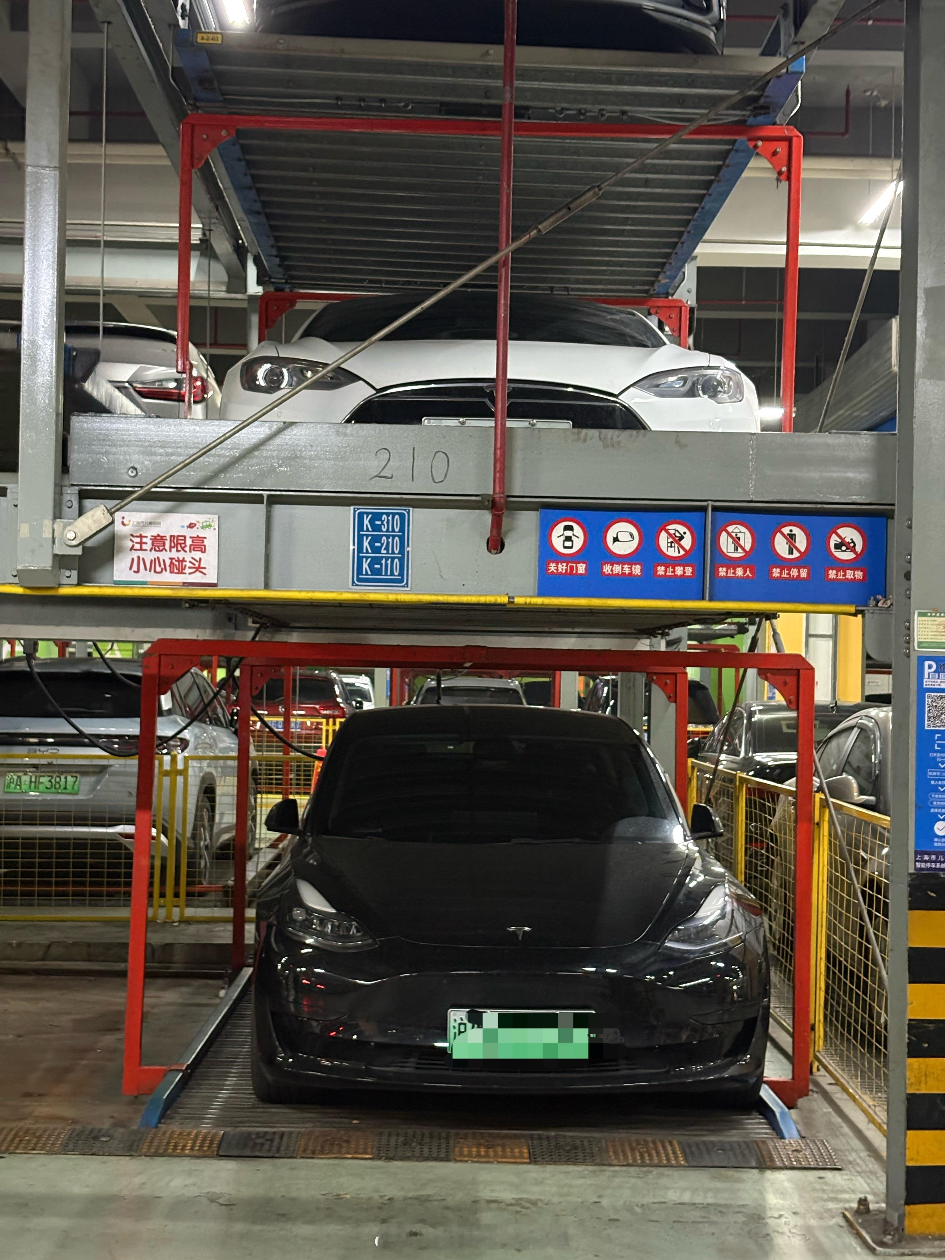 还是宽体好看，这样看才发现Model S比Model Y 宽这么多～ 