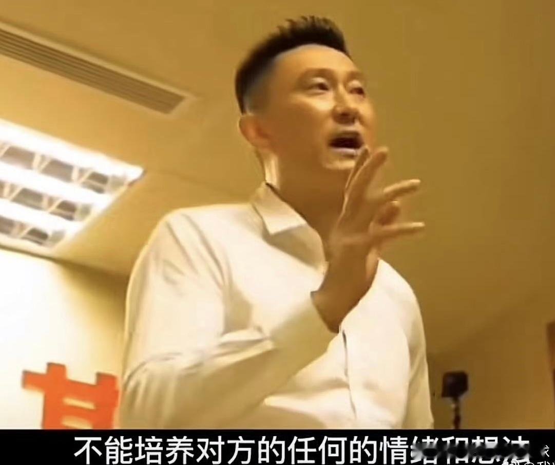 今晚CBA常规赛彻底爆冷！坐镇主场的广东宏远一度手握19分领先优势，却惨遭福建男