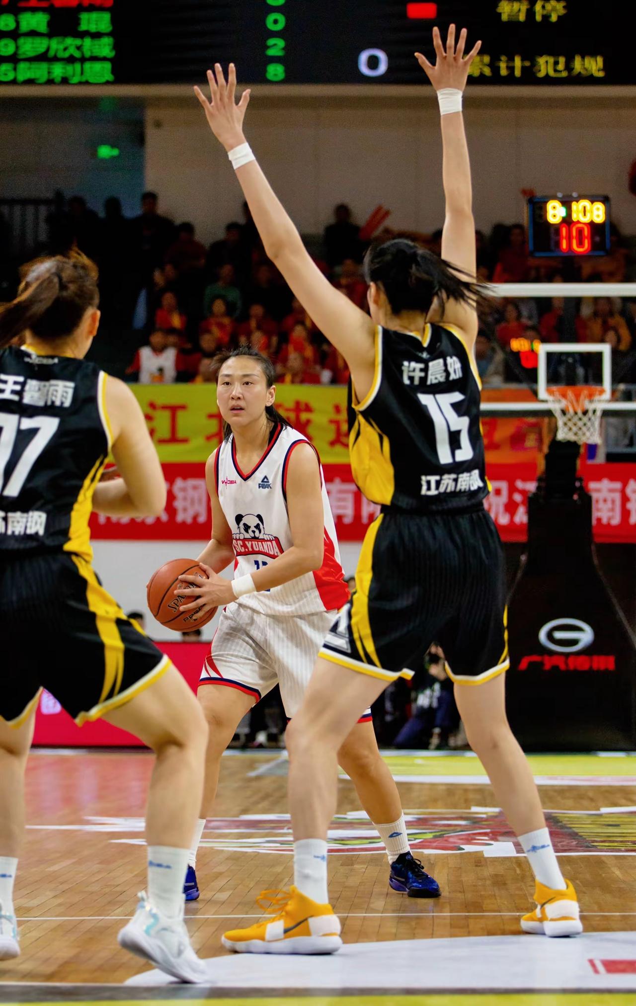 江苏女篮和四川女篮阵容的纸面比较

先看内线球员，那四川女篮肯定稳压江苏女篮一头