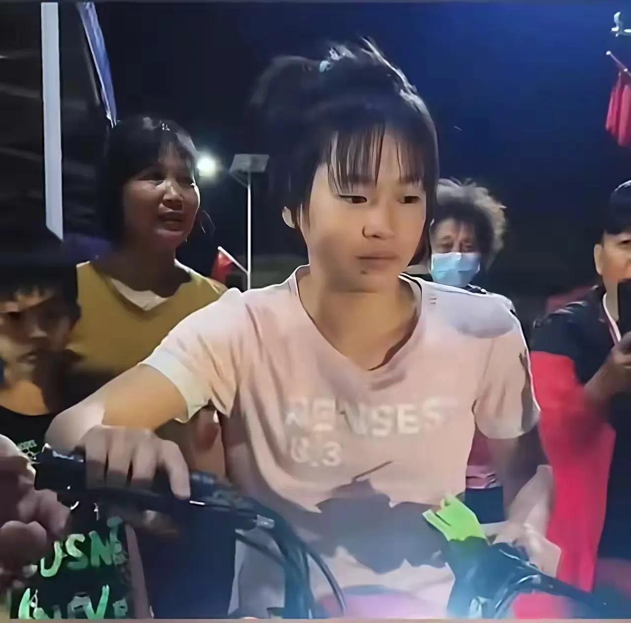 果然喜欢你的人不管你做什么都喜欢，这不，婵宝这独特的发型被粉丝夸有个性，图二照片