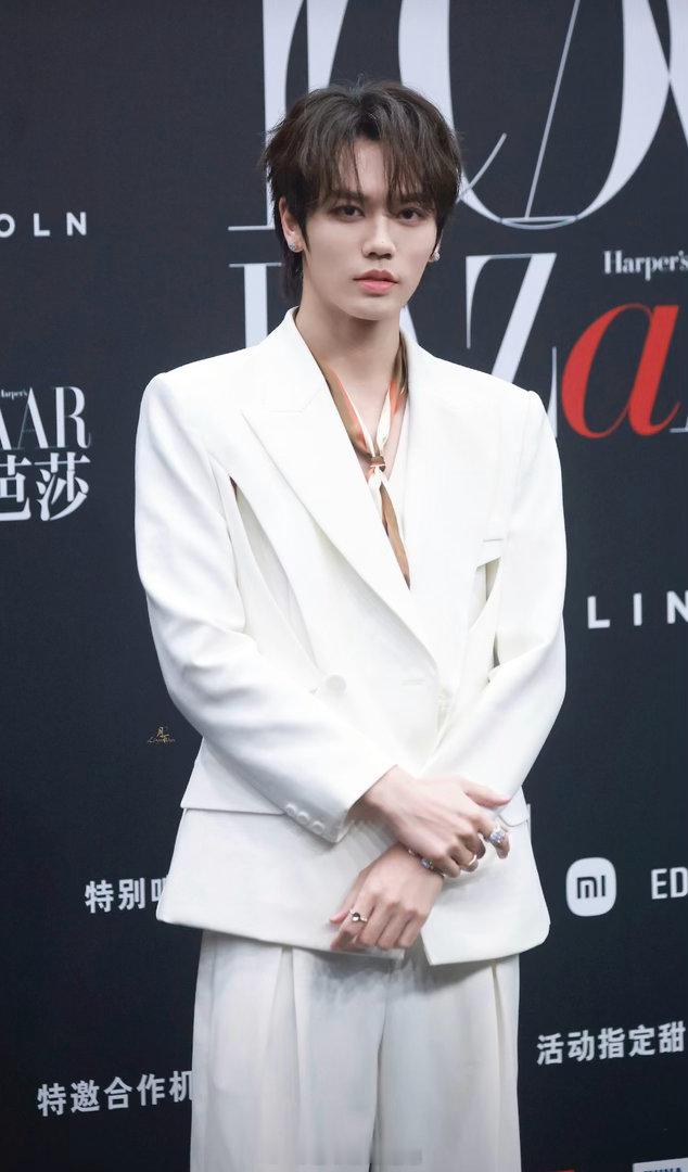 林彦俊  🩵林彦俊原来我很爱你  🩵林彦俊芭莎 🩵林彦俊出道八周年快乐 像