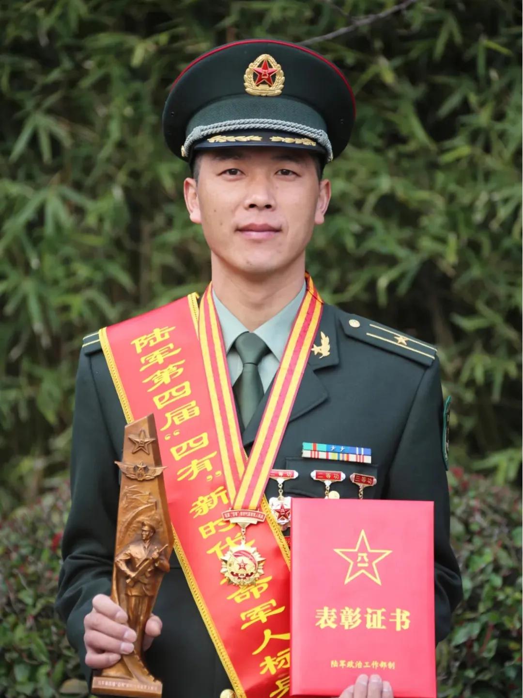特种兵王——“雪枫旅”营长刘近
刘近，河南汝南人，18岁入伍，从军21载，荣立二