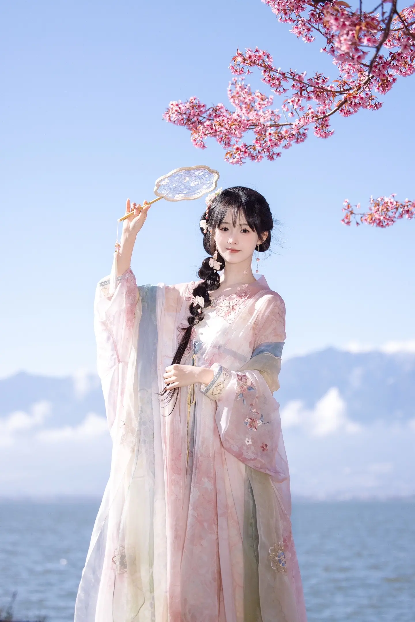 等春天的温柔长满枝头。