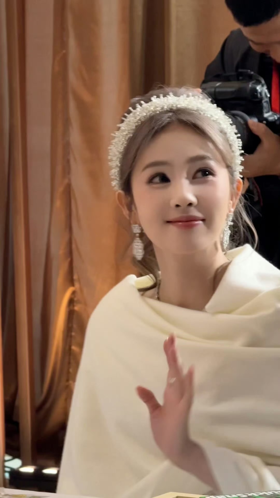 白鹿，完全美神今天活动要一直盯着白鹿发了 ​​​