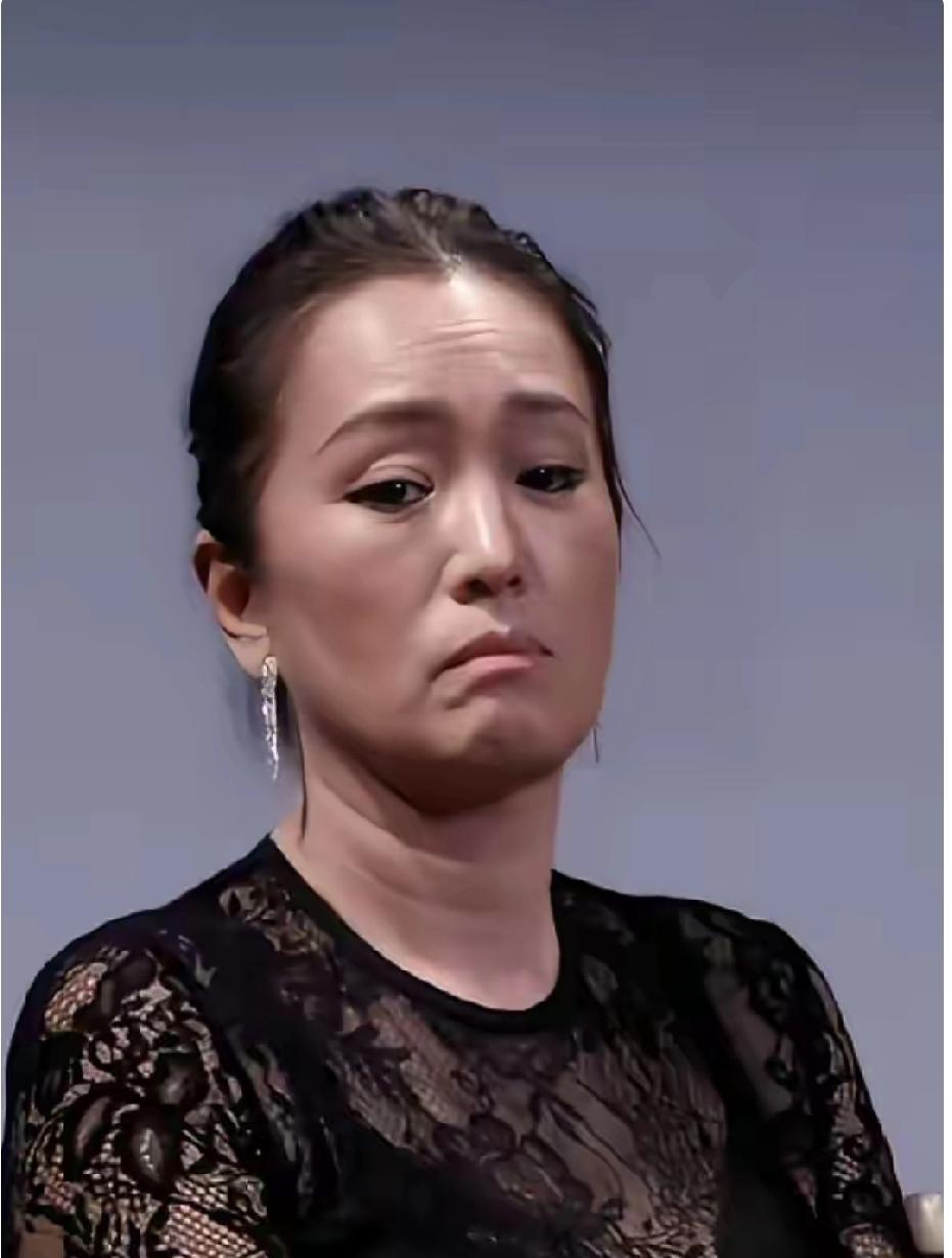 七十六岁的比六十一岁的看着更年轻快乐？
这话你信吗？
有人把刘晓庆和巩俐放一块儿