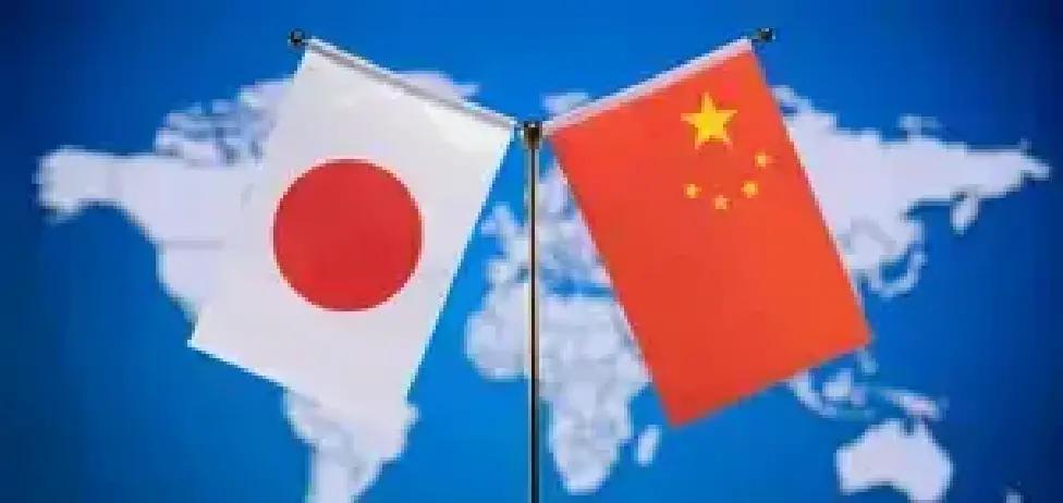 果不其然。
意大利公开替日本站台，这一步不是冲动，是在亚太“刷存在感”的信号。1