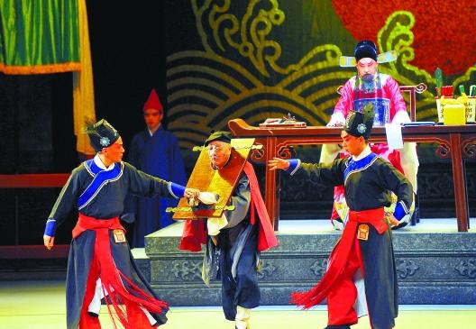 毛主席与戏曲
       毛主席虽然特别推崇京剧，但他并不排斥和轻视地方剧种。