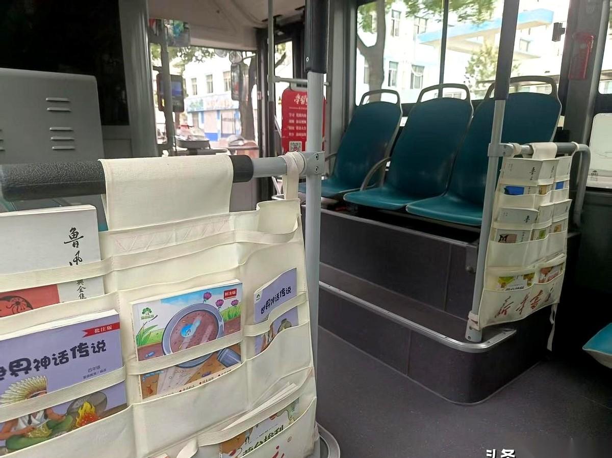 “建议在公交车上看书，充分利用碎片时间。”
当这条建议出现在热搜上时，不知道有多