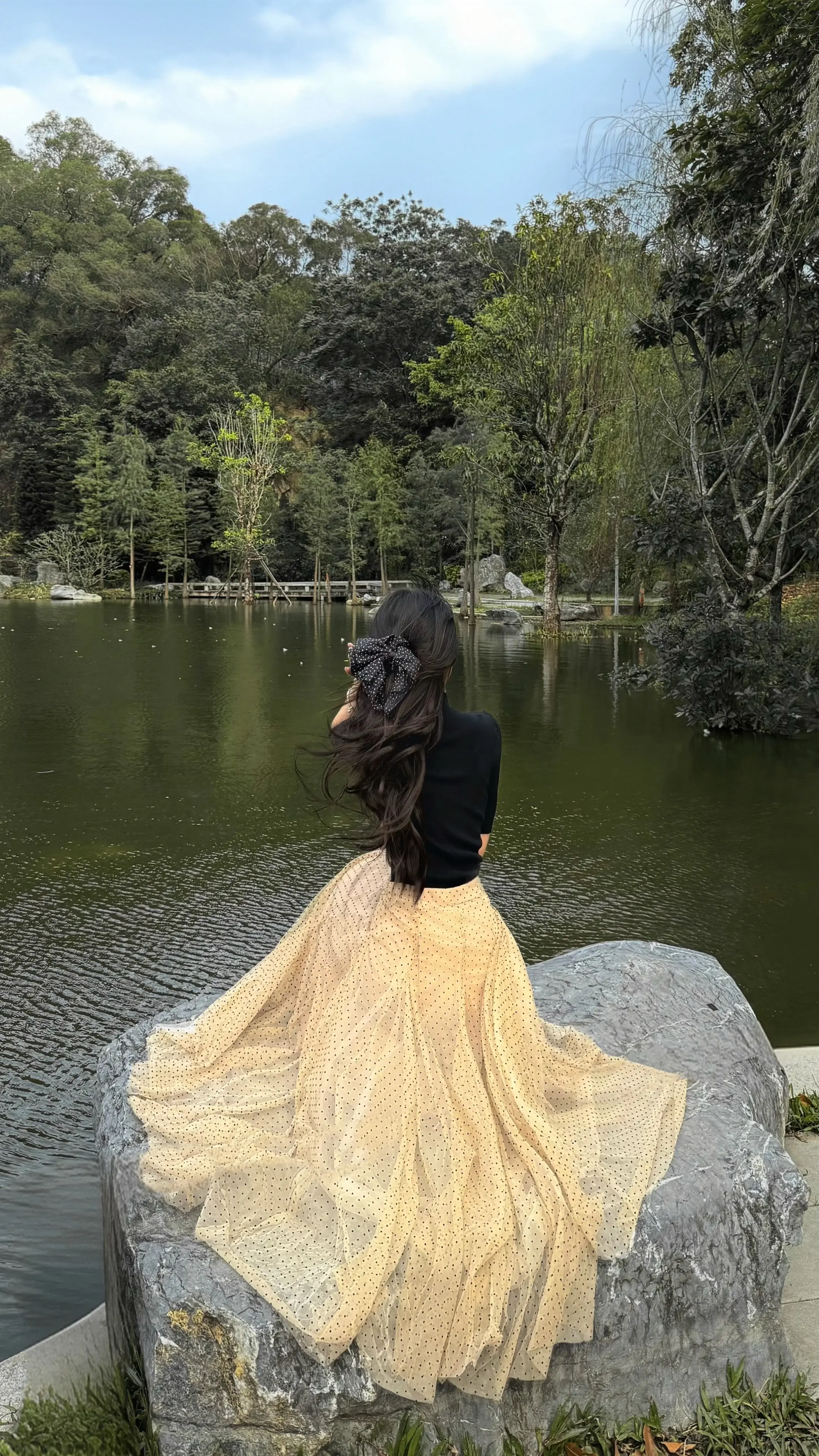 我与太多人的缘分朝生暮死犹如露水 唯独与你像一条生生不息的河流