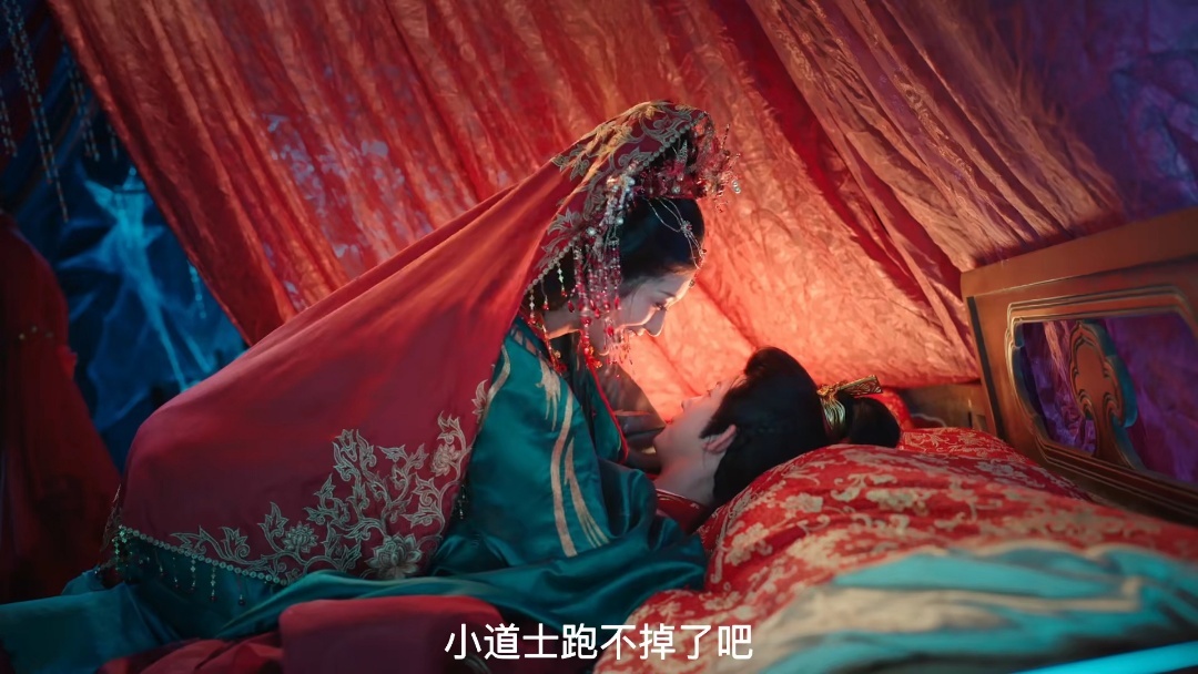 内娱拍了古装蛋糕叉子文学 中式微恐氛围里谈感情，越禁忌越上头。妖女步步紧逼，道士