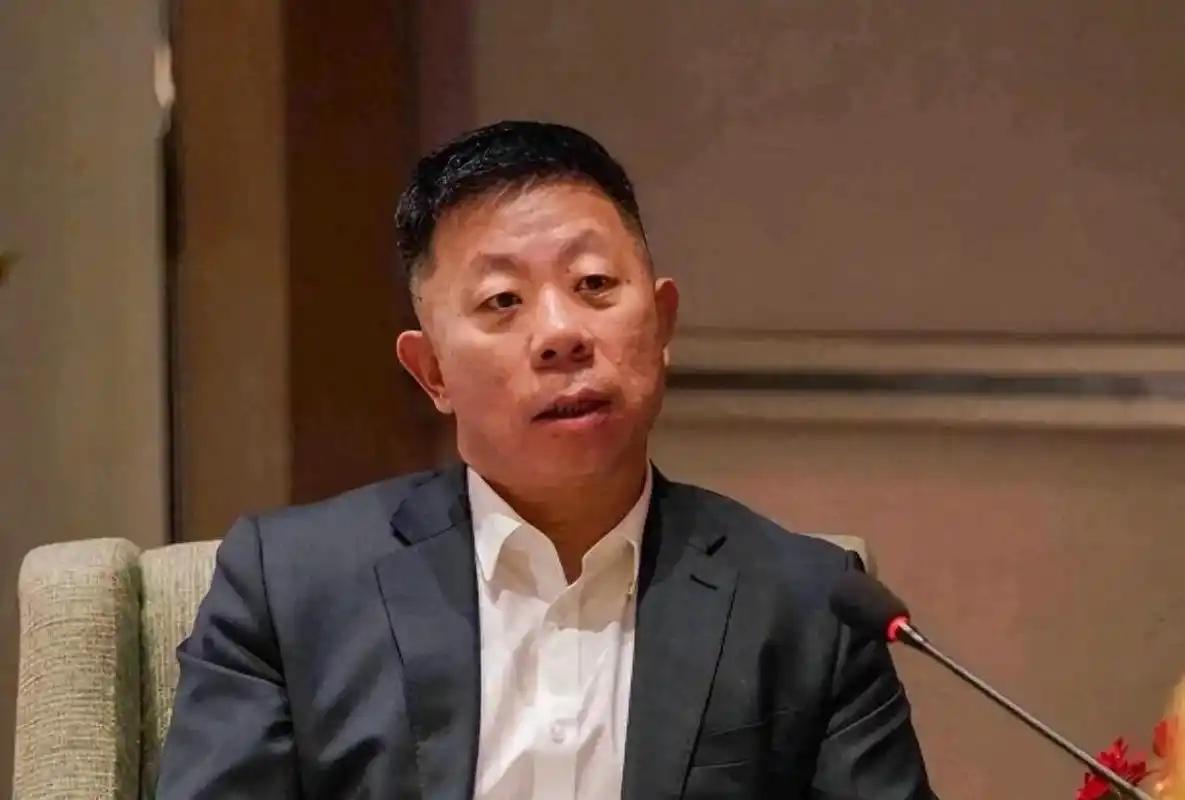 10月17日，菲律宾参议员埃赫西托主张把中国驻菲大使井泉驱逐出境；紧接着，参议员