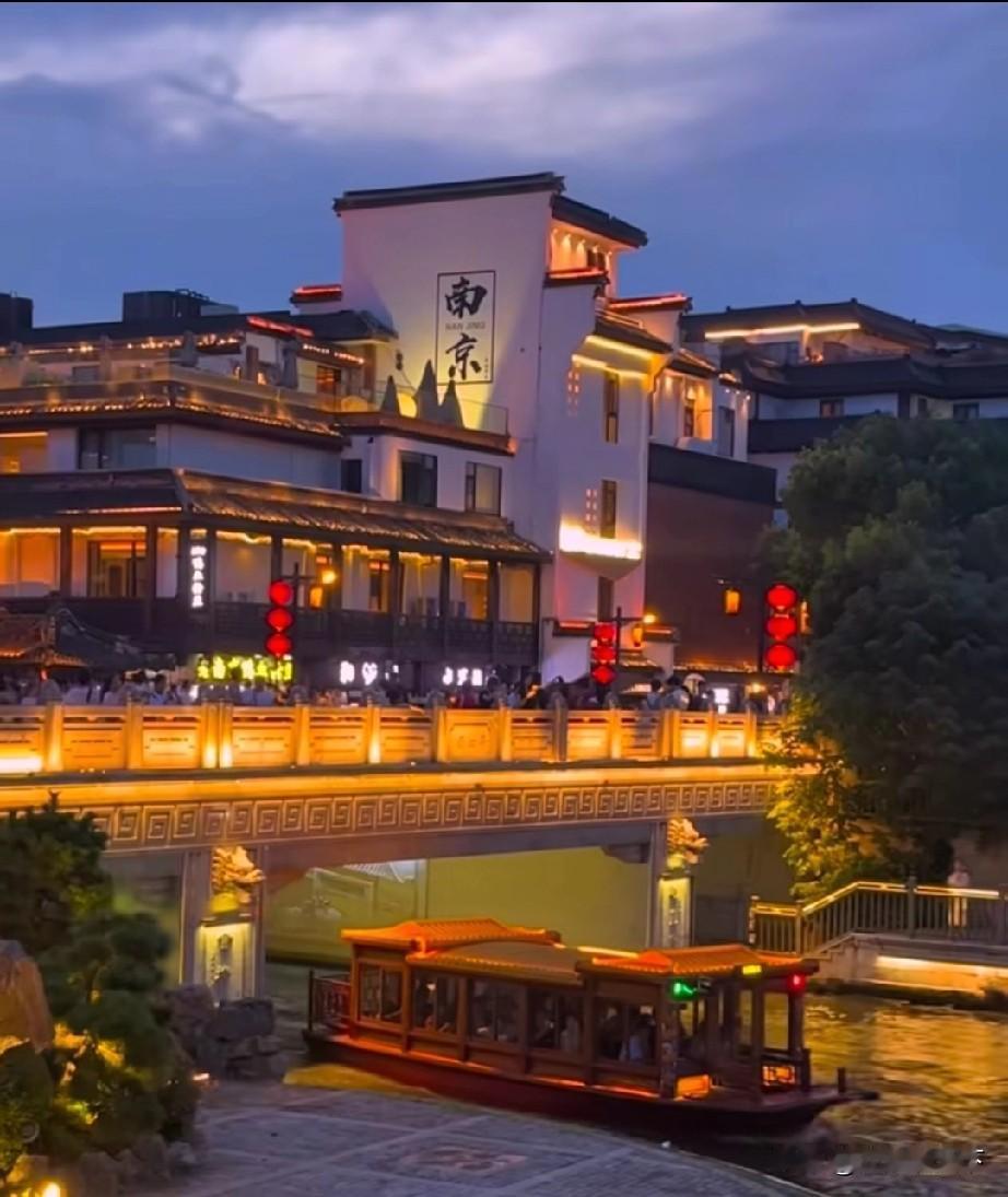 南京旅游观光公交9天时间全免费，可以说是花小钱办大事
2月15号是农历28，2月