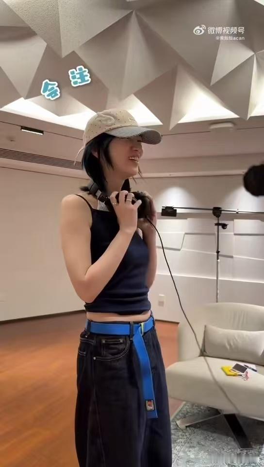 黄灿灿新歌录制vlog 她的身体还记得那个舞台的全部细节，每一个动作都像昨天才练