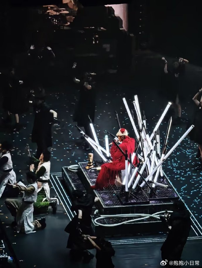 挂了陈小春的专家号来给陈小春交作业陈小春演唱会真的名不虚传！堪称情绪急救专家号，