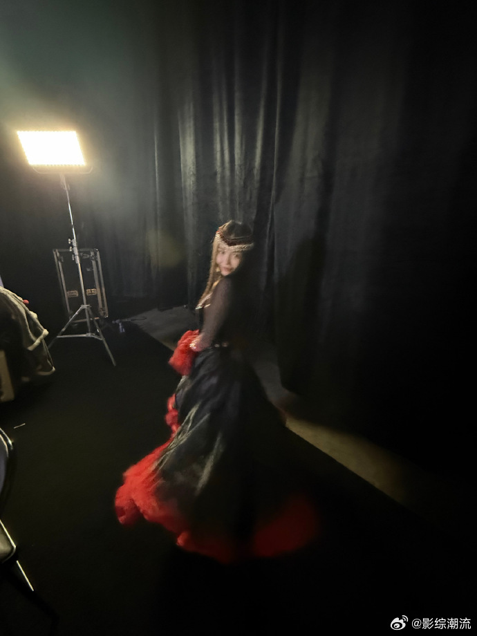 乘风初舞台直播终于等到乘风初舞台直播，全开麦无修音太考验唱功了，33位姐姐各显神