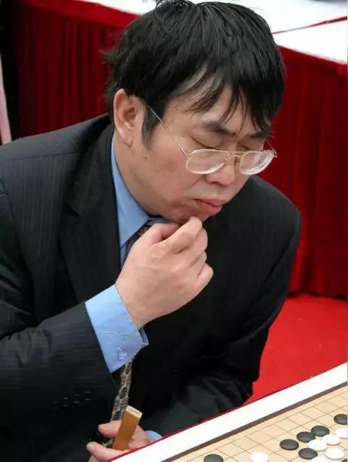 不愧是中国最聪明的大脑，聂卫平对中国足球的定位太准了。
他说：中国足球就像自己的