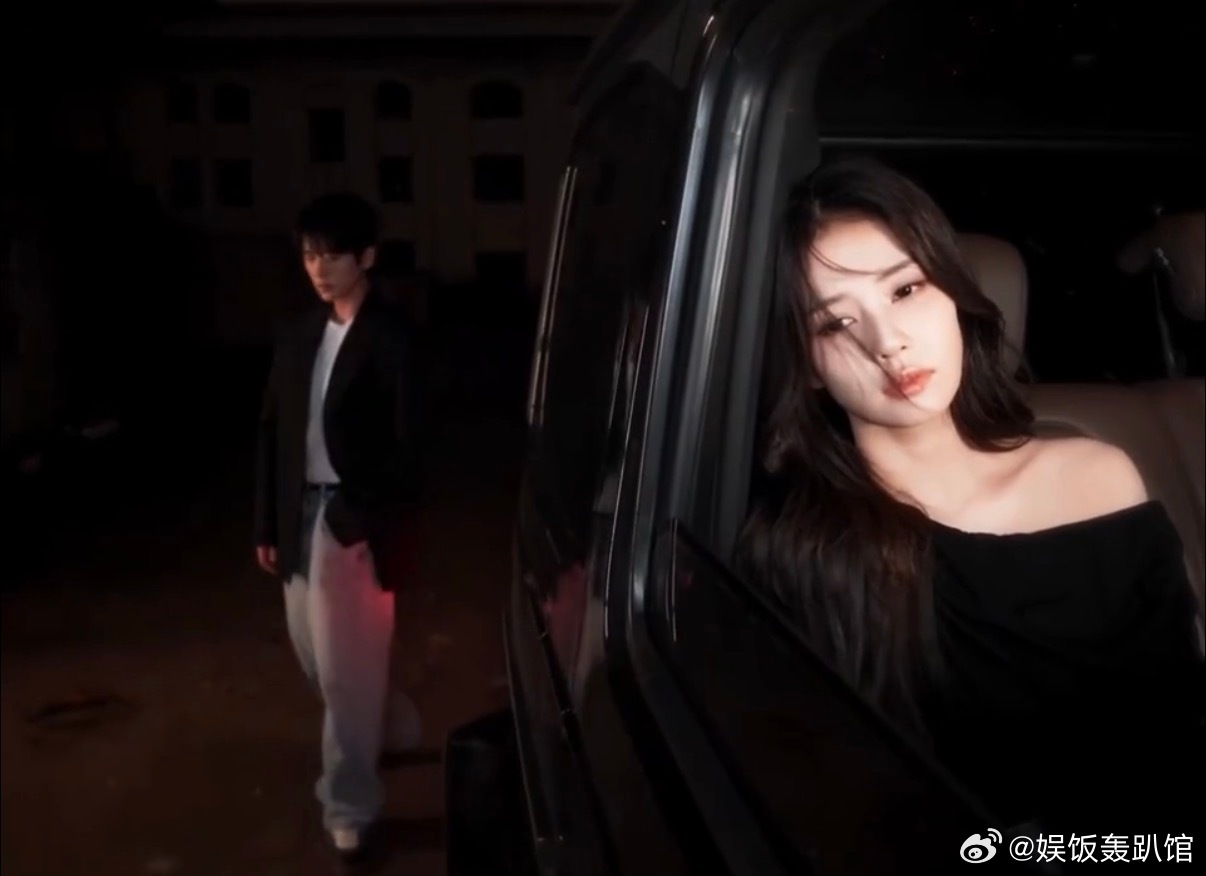 白鹿丞磊剧宣像极了恋爱缩影 白鹿丞磊这剧宣也太真实了吧！热恋时骑车撒花甜到齁，冷