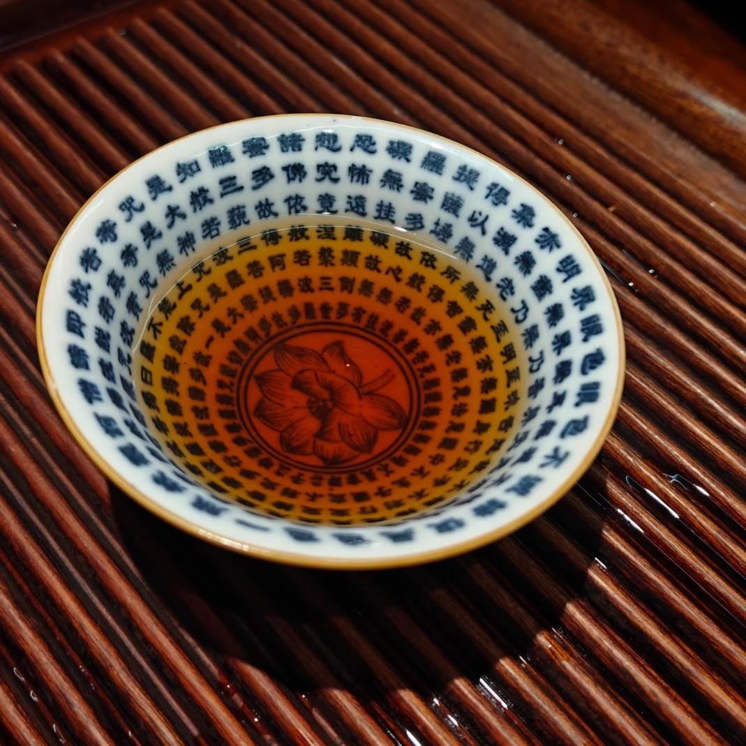 “活汤活水”，是一杯好普洱茶的至高追求，喝熟普，茶汤最好不要太浓，浓了可能拉低茶