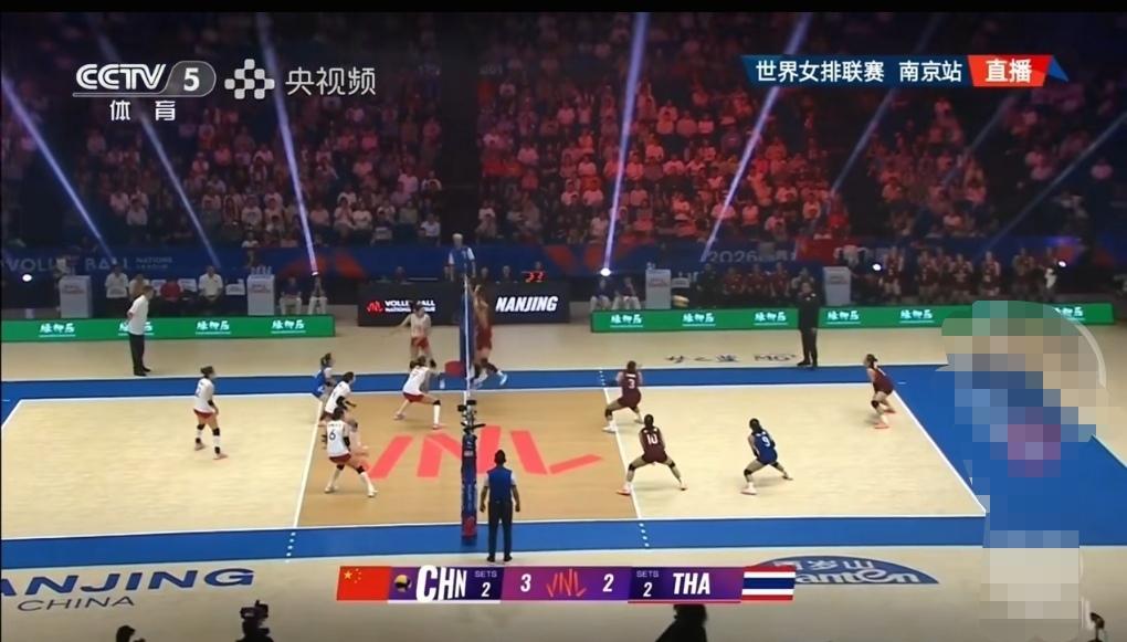中国女排险胜泰国！现在打泰国竟然要用险胜了！下一场面对世界顶级球队塞尔维亚，中国