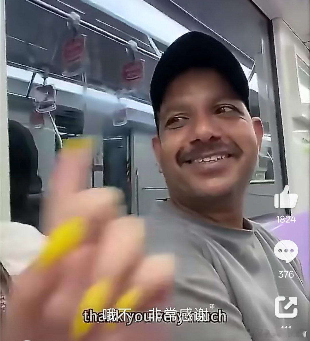 上海地铁女生遭骚扰录像取证面对地铁公然言语骚扰，女孩沉着克制、隐秘取证、果断撤离