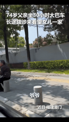 “没想到火到人民日报了！”一74岁老人坐30个小时大巴车，来看望在厦门的女儿，本