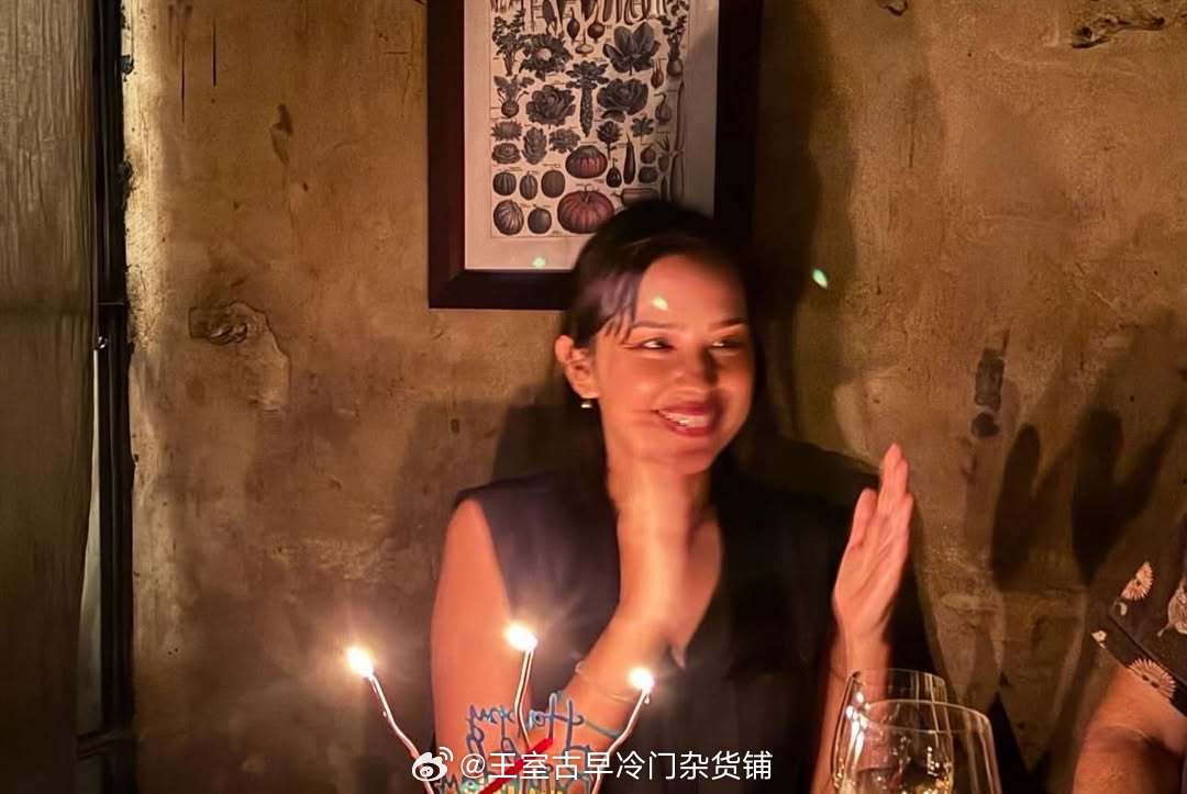 王室王室泰国王室诗丽吉亚 暹罗资深演员克里恩克莱发了诗丽吉亚生日趴的私照，这位爷