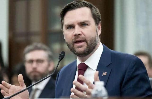 这绝对是今年最荒诞的外交大戏之一，前脚万斯被特朗普公开“踢出”谈判团，后脚就被白