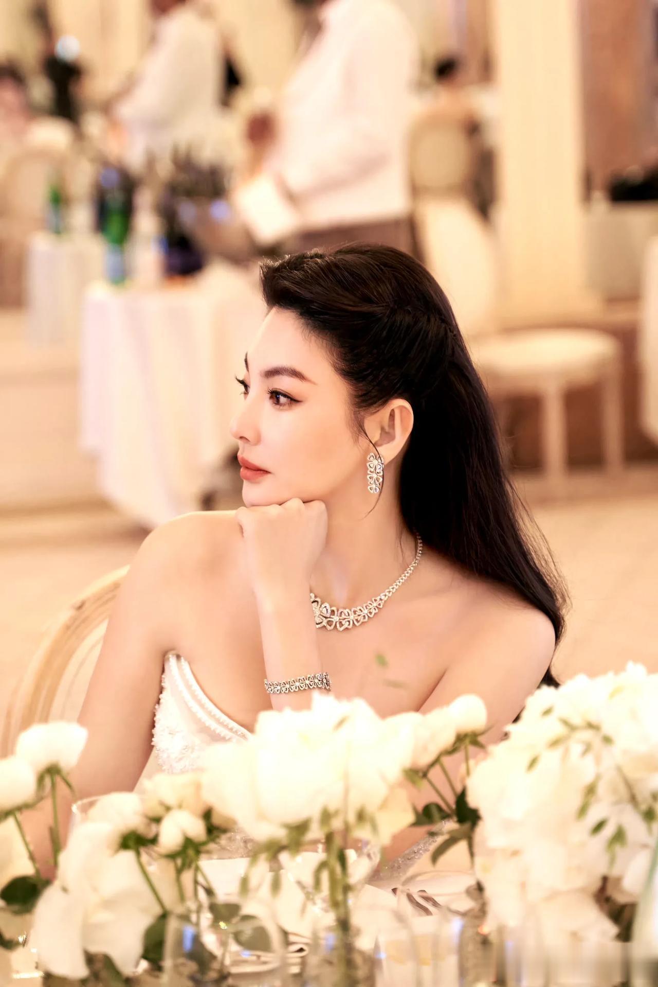 国内能去的女明星是不是都去戛纳了？大多数女明星都是蹭的，无论是国内还是国外的。
