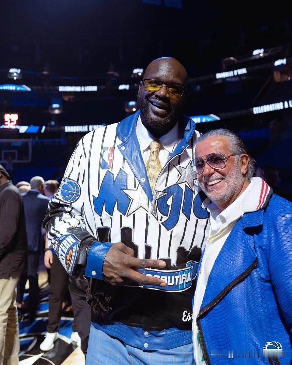 今天，NBA魔术队，正式退役奥尼尔的32号球衣！

这是魔术队史第一件退役球衣[