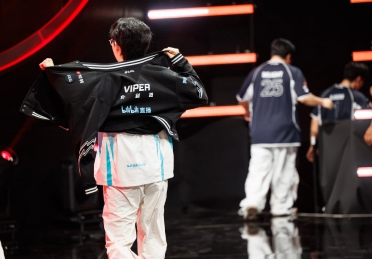 Viper：在我看来，BLG是目前LPL能够组建出来的最强一批选手viper说我