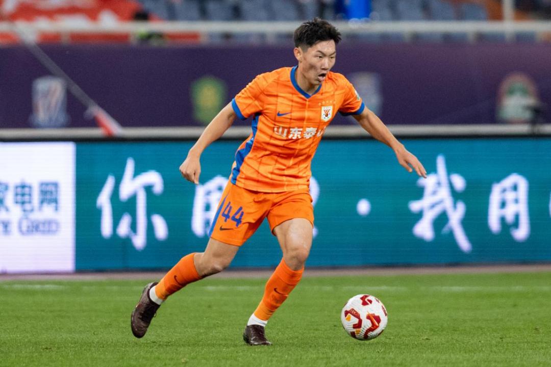 这么看，泰山B队冲甲后也能保级呀！
热身赛山东泰山2-3青岛海牛，小将王昊斌和彭