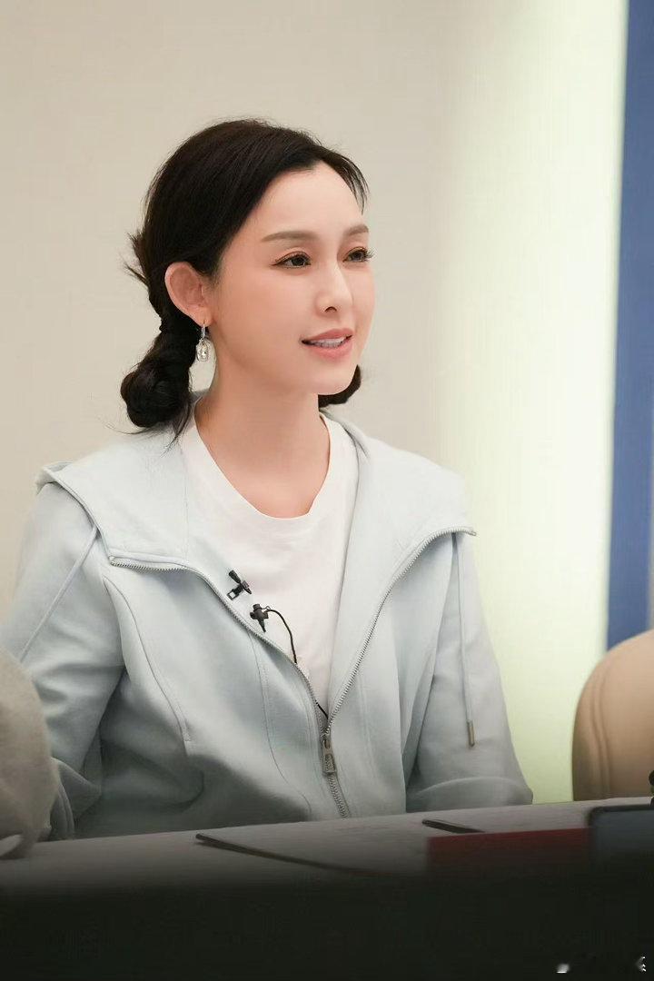 曝浪姐三公不直播 调整总有调整的理由，相信节目组的判断，等一个正式通知就好 