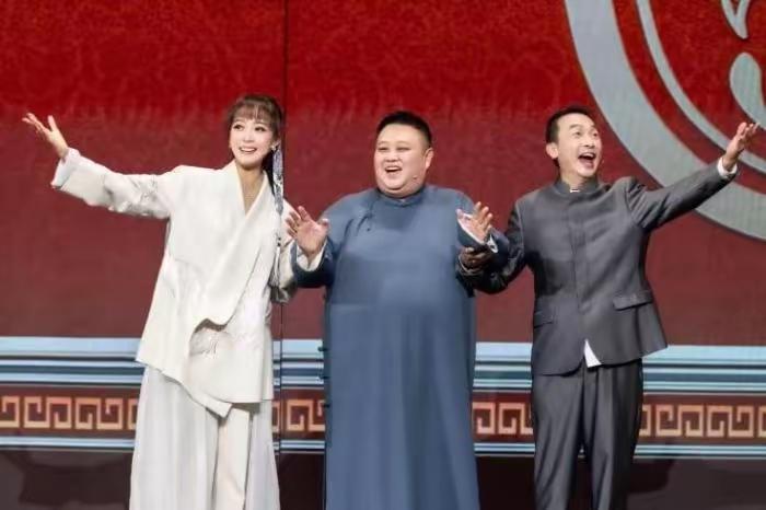 姬天语喊话海峡春晚
 
真正戳人的不是口号，是同根同源却隔着一道海峡，连场像样的