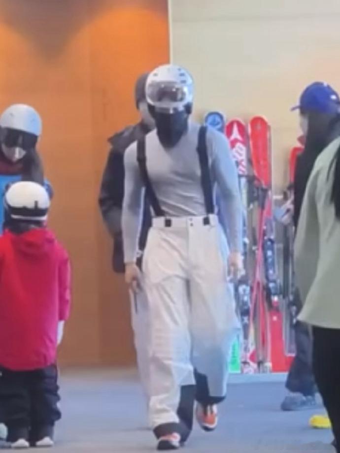 白敬亭不知道我的身材很曼妙白敬亭穿紧身衣的身材 白敬亭不知道我的身材很曼妙，白敬