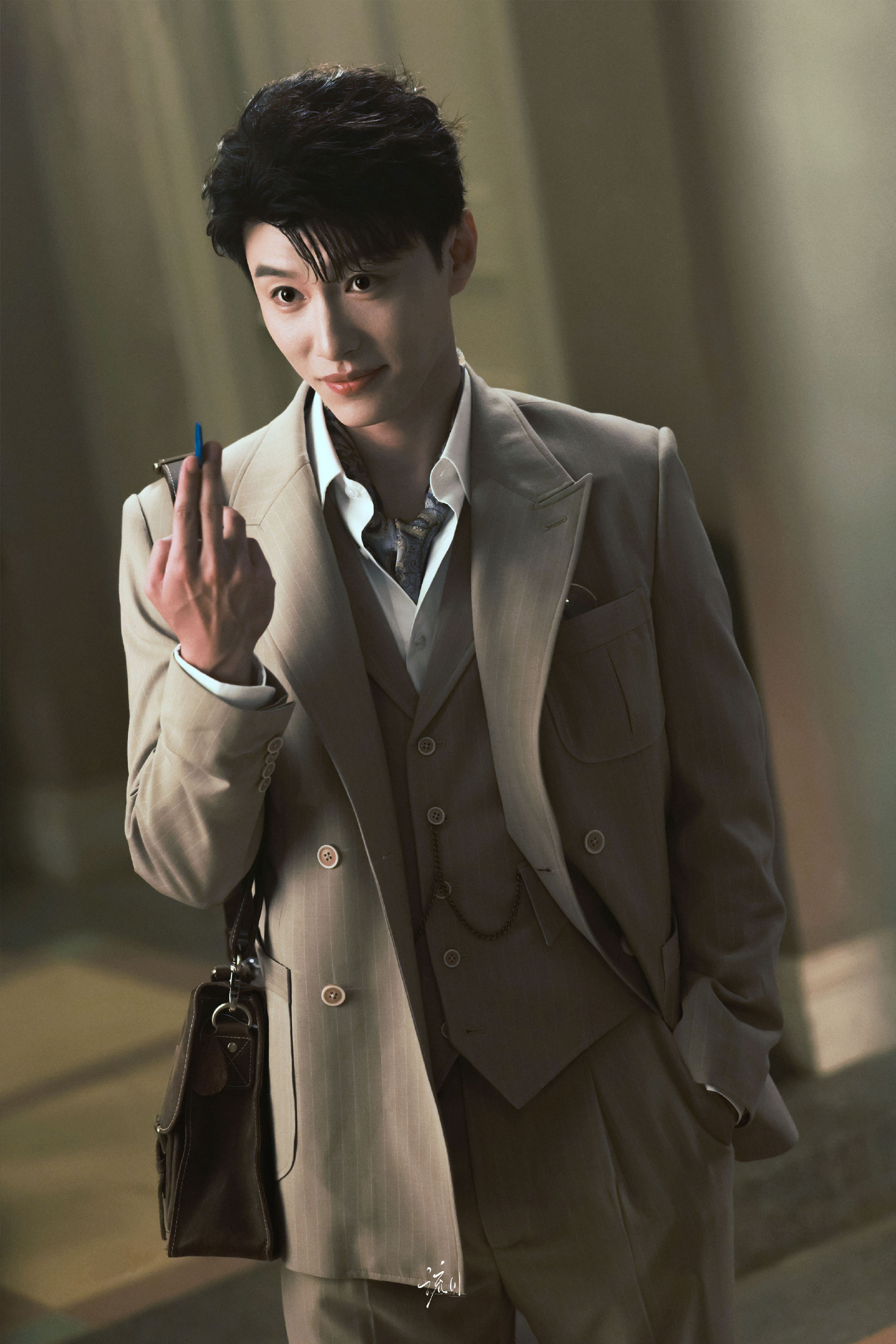 真的好像留洋归来意气风发的好少年好爱老代的民国装💧晕…更期待闻香记了兰亭序-周