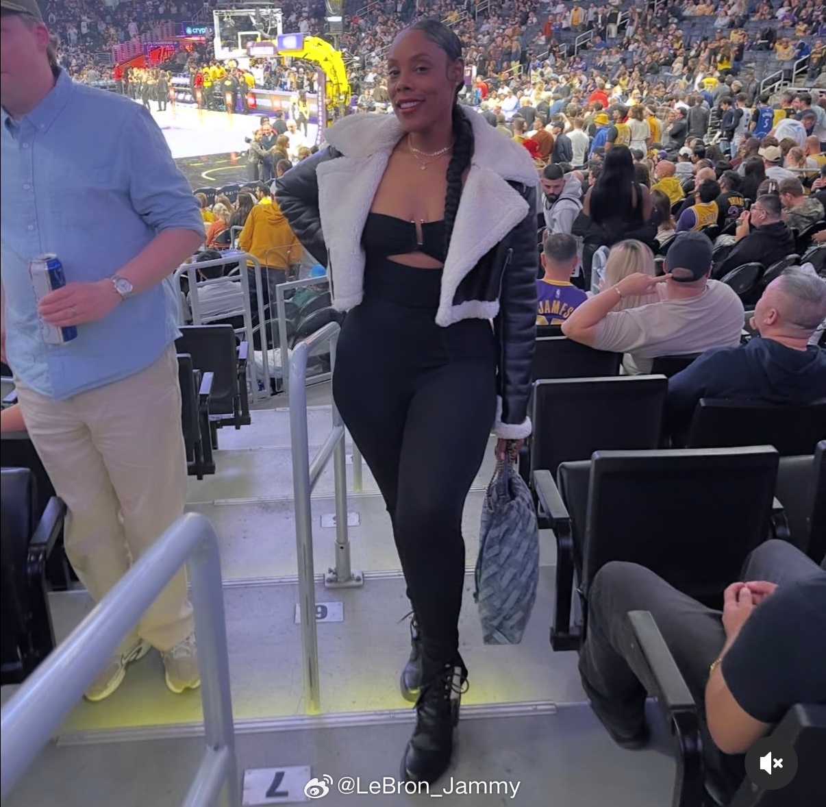 这几天湖人现场的女球迷