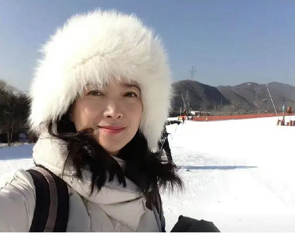 她是《射雕英雄传》的包惜弱，

她是《三国演义》的小乔，

她是《水浒传》的李师