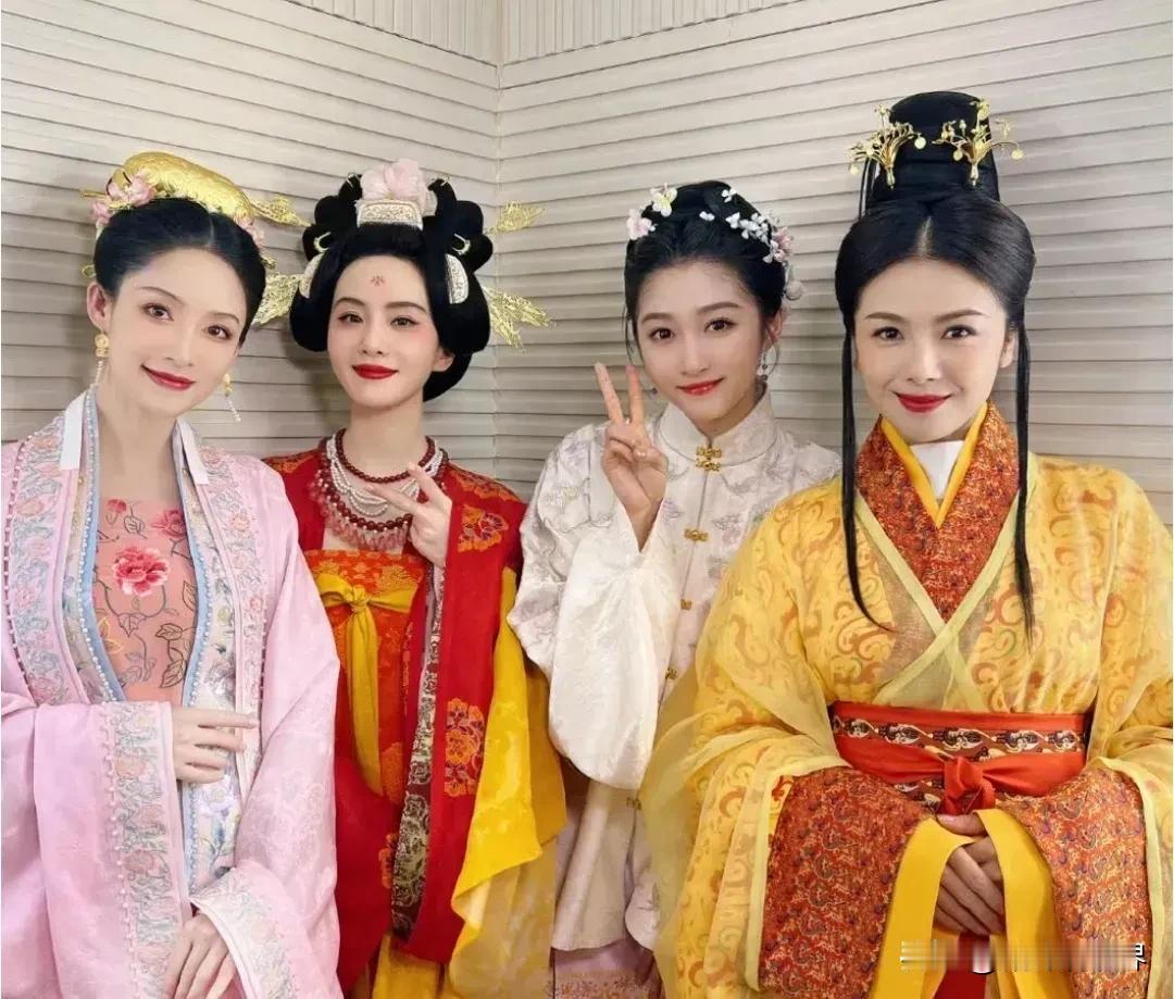 刘涛太 惨了！春晚后台上，45岁的她和36岁的刘诗诗、33岁的李沁、26岁的关晓