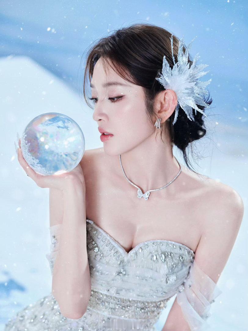 唐艺昕唐艺昕婚纱造型唱雪人唐艺昕婚纱造型浪姐的妆造一次比一次绝，唐艺昕这套婚纱直