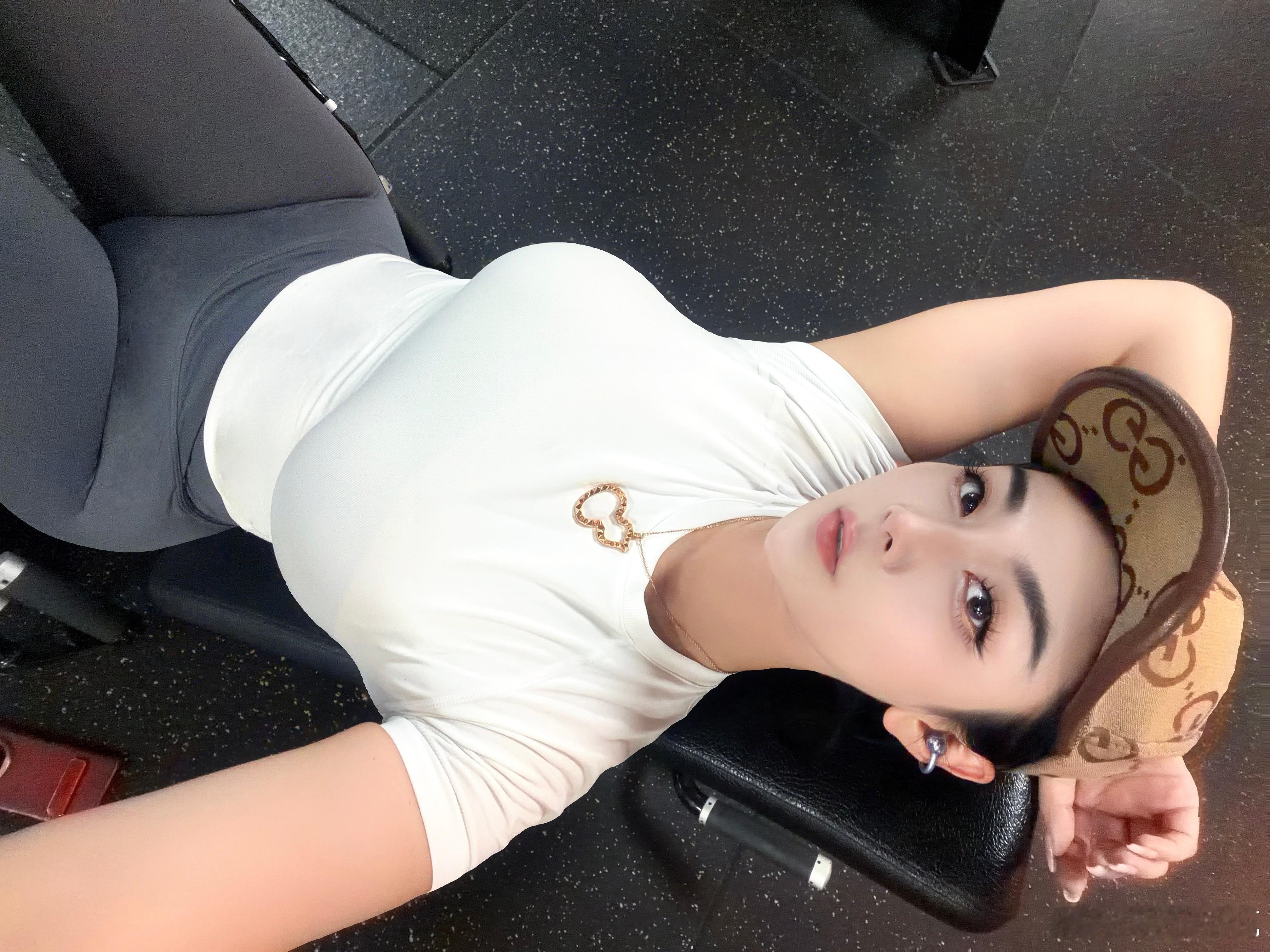 谁可以破解我钢筋混凝土的心[憨笑]我的日常plog微博健身