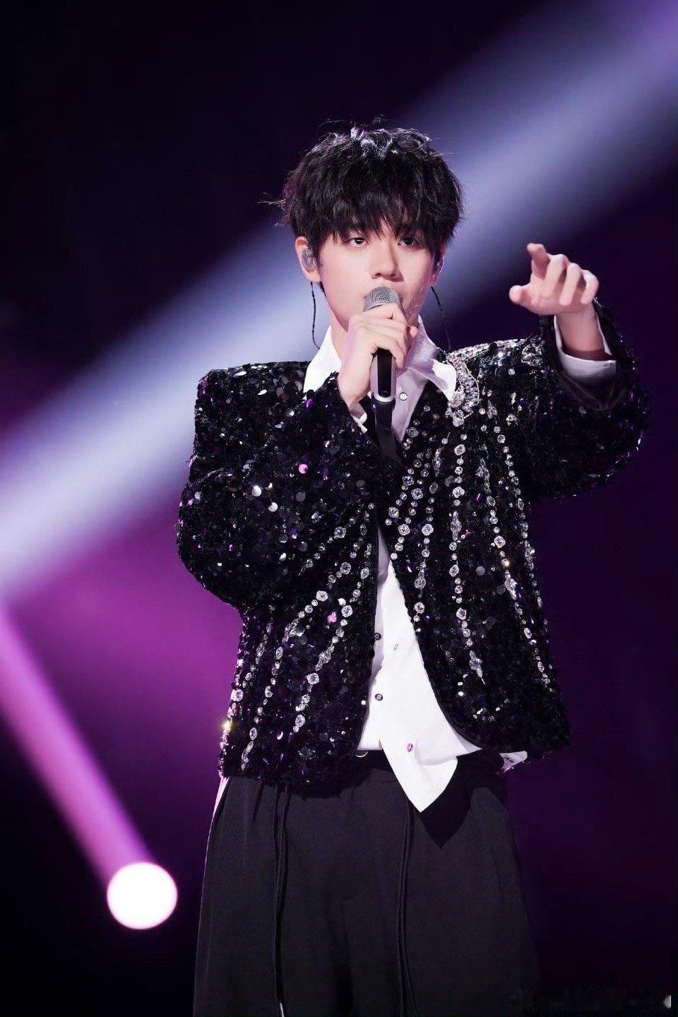 当我被声鸣远扬三强抢了账号 咱就是说，声鸣远扬三强的人气也太猛了，我就看个直播，