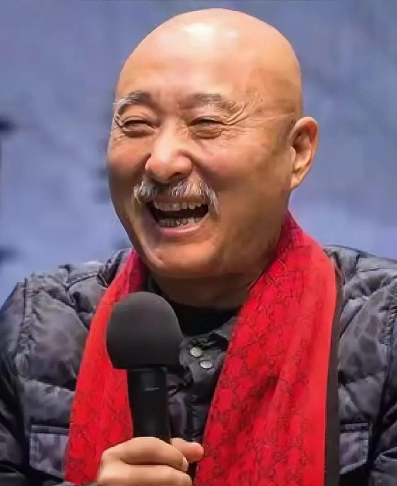 不得不说武汉人在报恩这事上，
真是没话说！当年陈佩斯默默捐了200万，连热搜都没