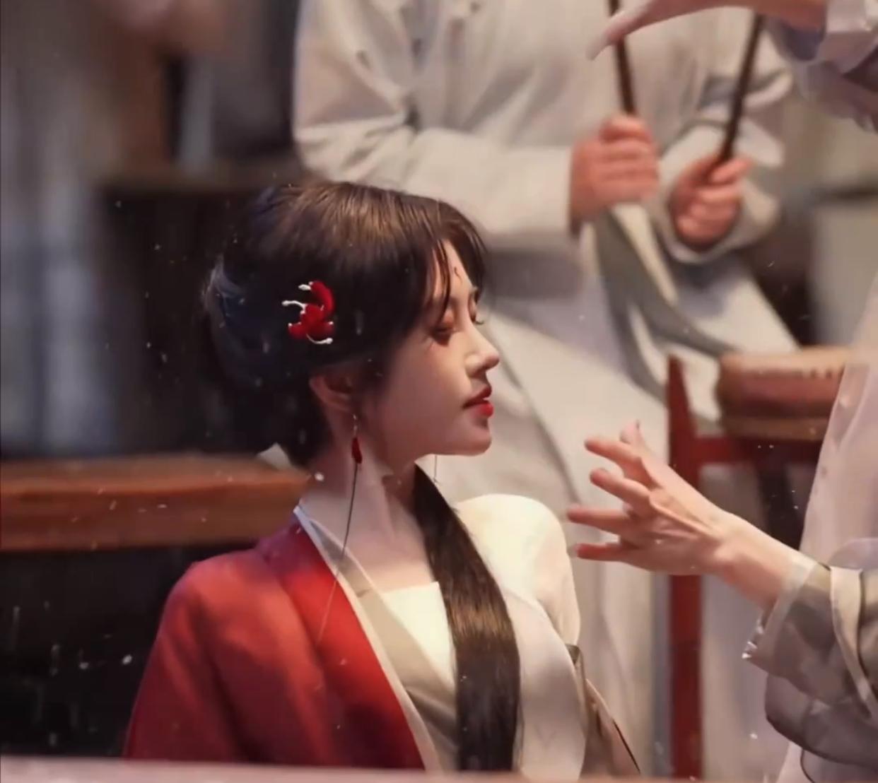 鞠婧祎此身分明了，
看到税务部门回应未发现其涉税问题，
这是内娱第一位被查没问题