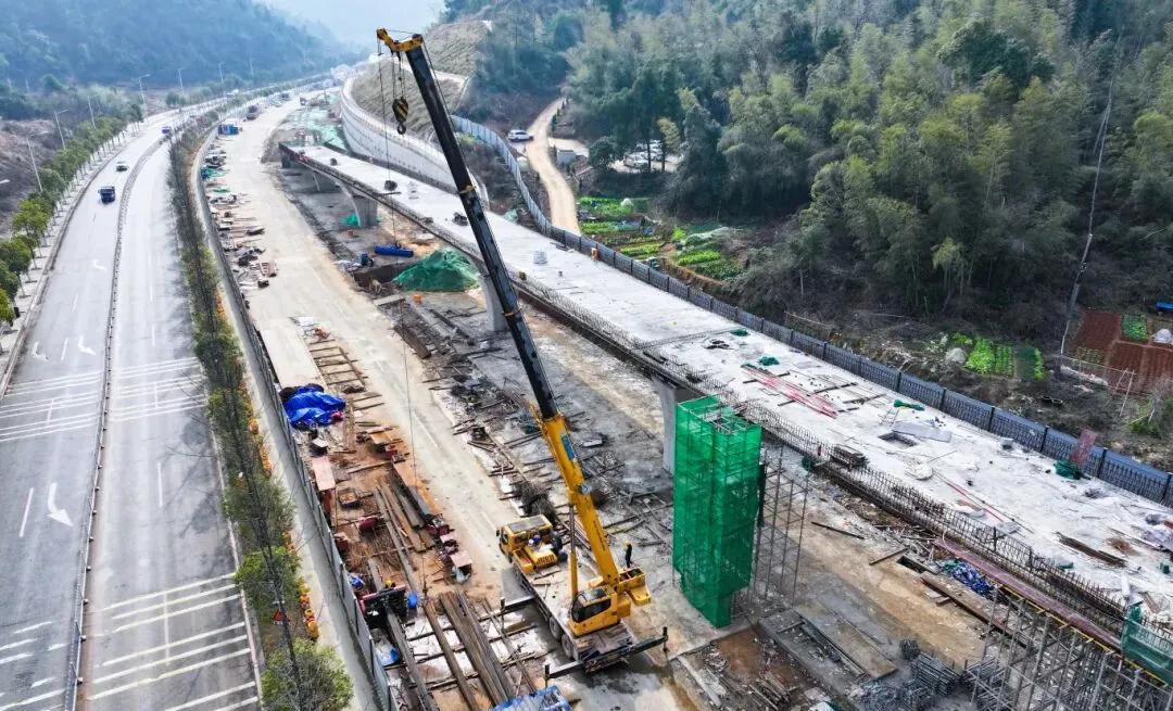 2026年1月31日，长沙高铁西站东高架匝道配套及附属工程迎来重要建设节点，项目