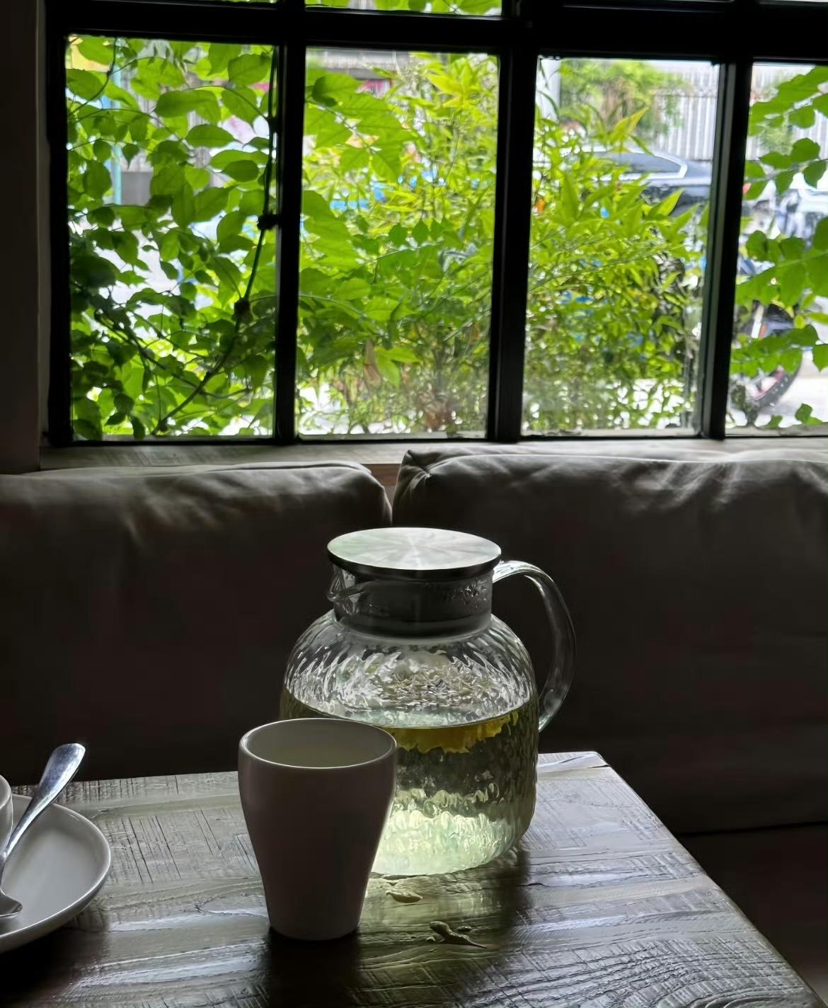 让你烦恼的东西，就该丢掉，让你委屈的关系，就该结束。